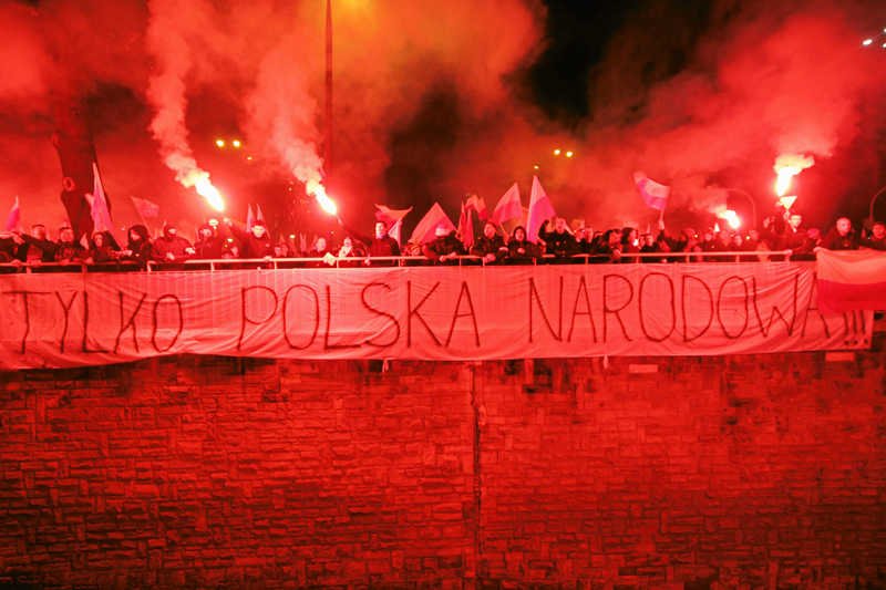 Ruch Narodowy zwyżkuje w sondażach, ale na poważniejsze zaistnienei w polityce nie ma szans.