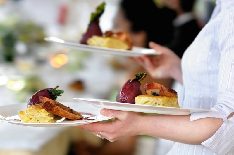 Nie smakuje ci obiad w restauracji? Nie wstydź się, tylko je oddaj. W USA dostałbyś drugą porcję za darmo