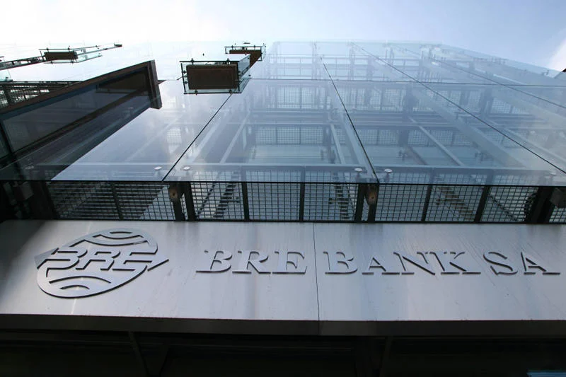 Łódzki sąd uznał, że BRE Bank zawyżał swoim klientom raty spłat kredytu.
