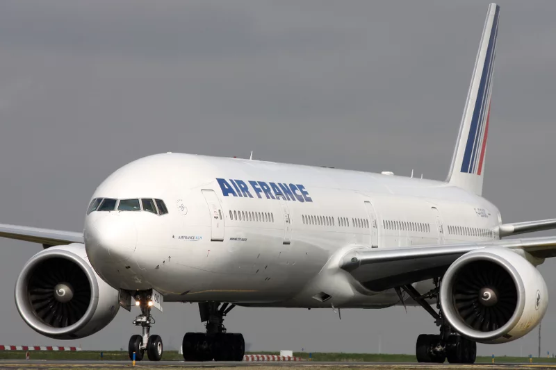 Samolot linii Air France, z powodu niepokojącego ładunku, awaryjnie lądował w Kenii.
