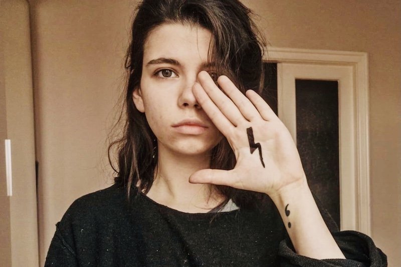 Jedna z uczestniczek akcji #FalaSprzeciwu przeciw zakazowi aborcji embriopatologicznej (z powodu uszkodzenia ciąży).