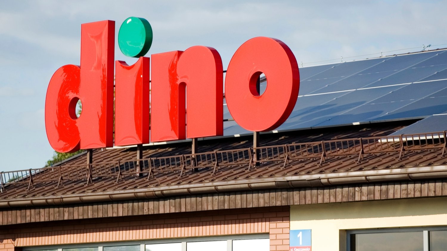 Przekąska z Dino na czarnej liście sanepidu. Polska sieć pilnie ściąga paczki z półek