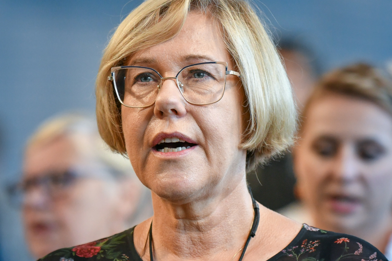 Kurator Barbara Nowak odlatuje. Mówi o przedszkolach, gdzie "nauczycielka idzie z dzieckiem i go masturbuje"