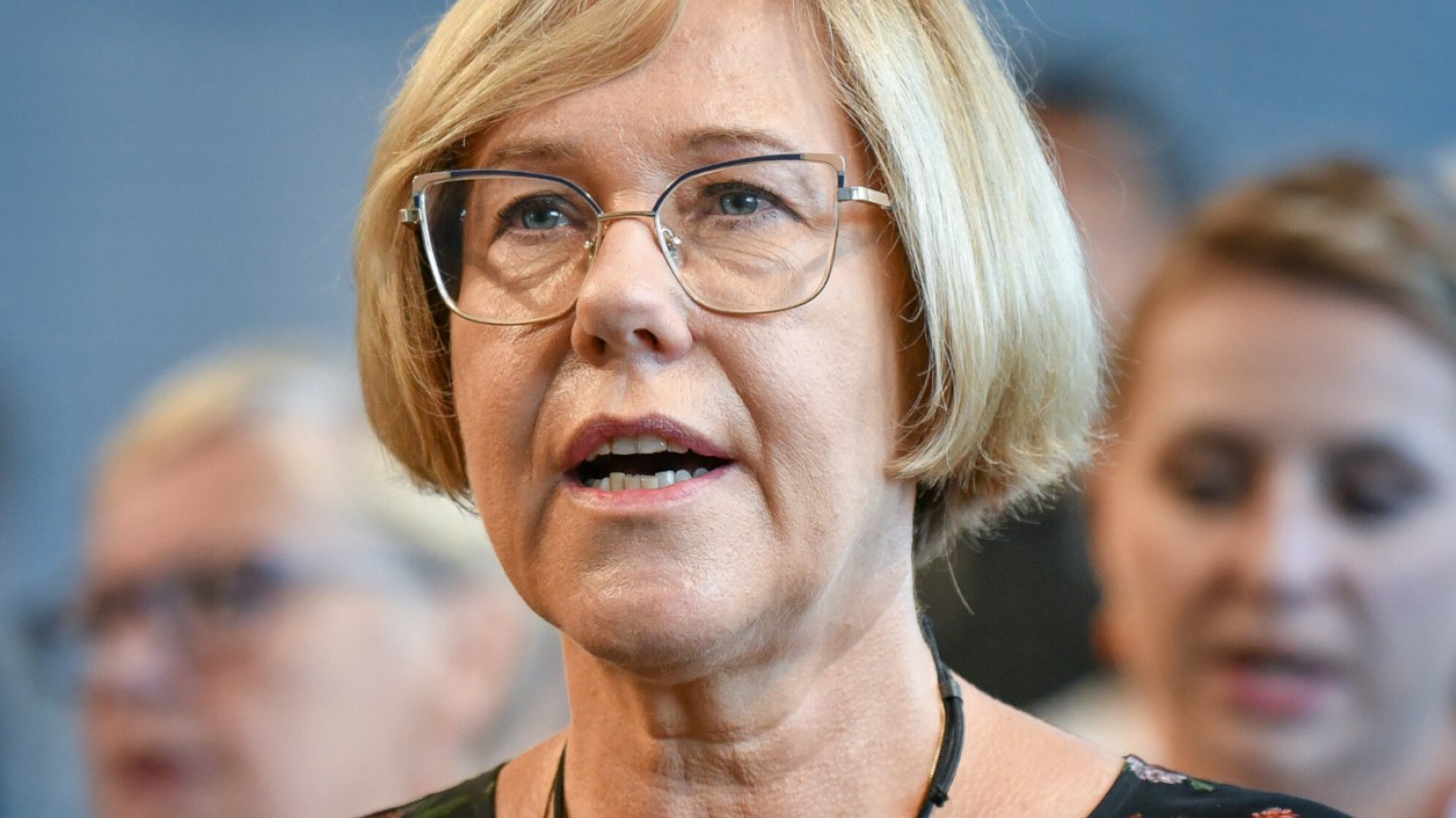 Kurator Barbara Nowak odlatuje. Mówi o przedszkolach, gdzie "nauczycielka idzie z dzieckiem i go masturbuje"
