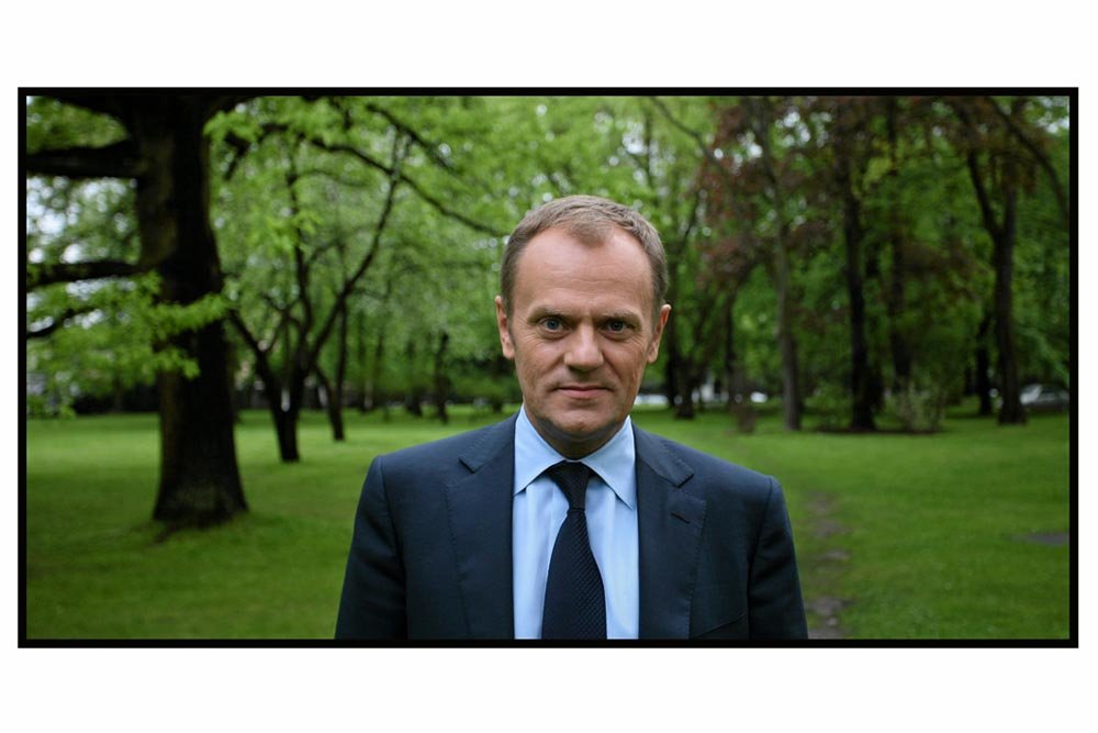 Premier Donald Tusk w ogrodach Kancelarii Premiera