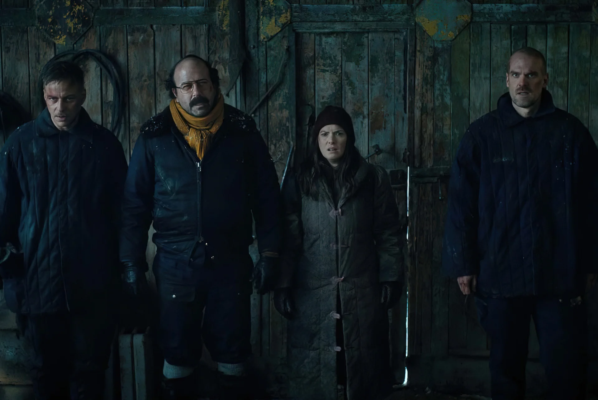 Stranger Things część 2 Dmitri "Enzo" Antonov, Murray Bauman, Joyce Byers i Jim Hopper w Stranger Things 4, części 2
