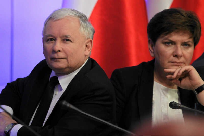 To Jarosław Kaczyński umebluje najważniejsze gabinety w rządzie Beaty Szydło.