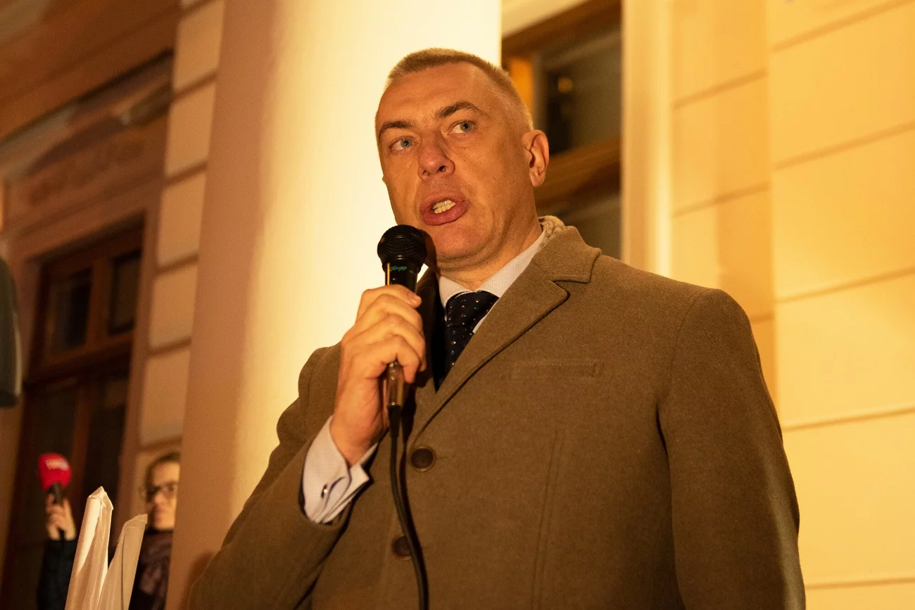 Roman Giertych ostrzega przed PiS po sondażowych wynikach wyborów.