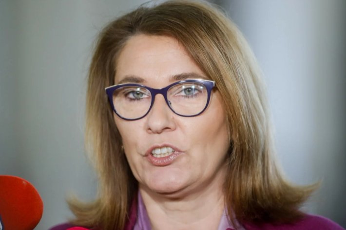 Beata Mazurek krytykuje EPL za to, że jej ludzie spotykali się z władzami Rosji.