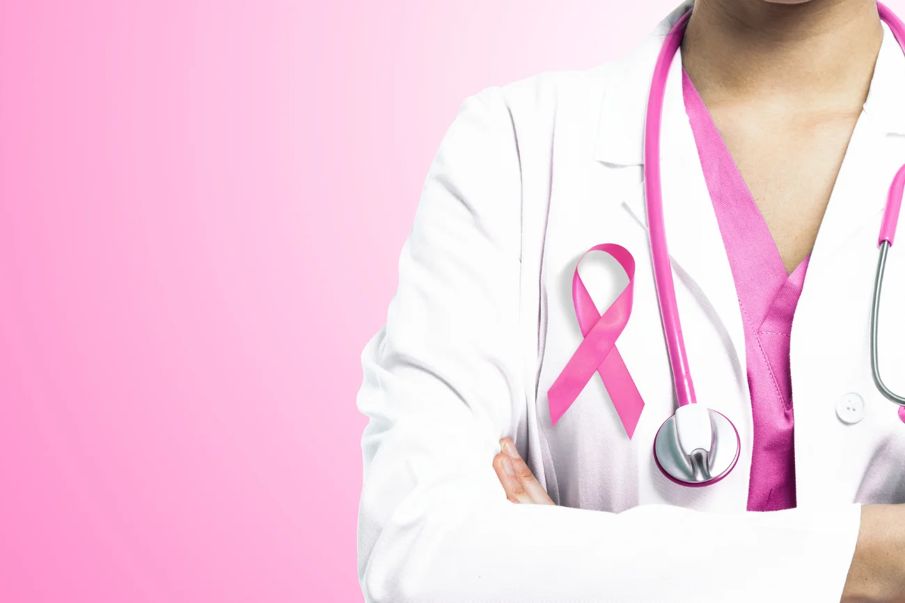 Pełne wynagrodzenie przez rok, elastyczny czas pracy, wsparcie psychologiczne: Sanofi uruchamia globalny program dla pracowników dotkniętych nowotworami - „Cancer & Work: Acting Together”