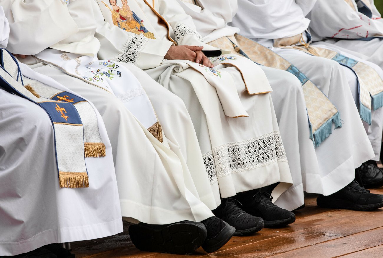 Pijany ksiądz potrącił motocyklistę. Policja prowadzi dwa postępowania
