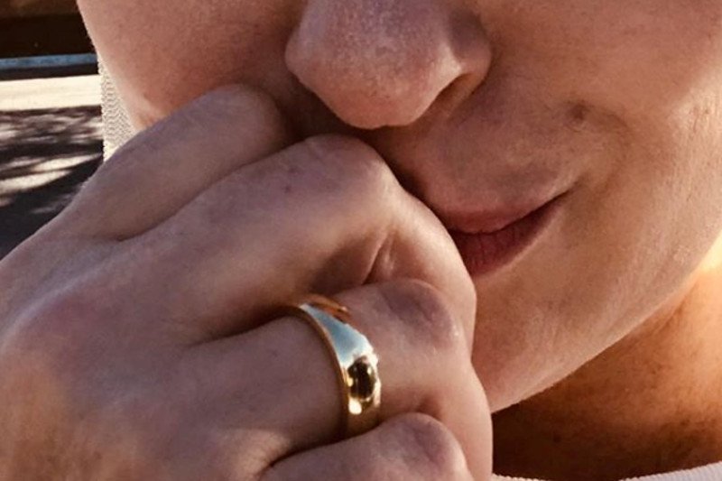 Katarzyna Nosowska zaprezentowała na Instagramie swoją ślubną obrączkę. Piosenkarka od 2001 roku jest związana z Pawłem Krawczykiem.