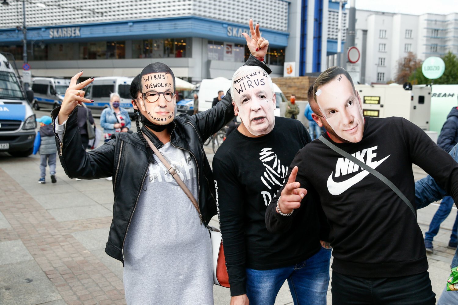 Od początku pandemii antyszczepionkowcy sprzeciwiają się jakimkolwiek ograniczeniom w naszym kraju - niestety skutecznie. Rząd boi się ich dziś bardziej niż rosnącej liczby ofiar COVID-19.