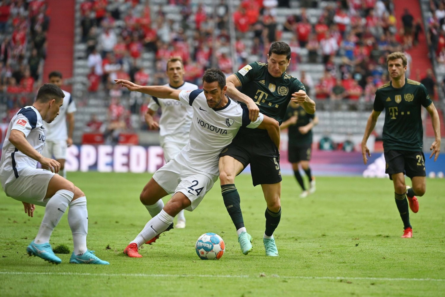 Bayern Monachium nie dał cienia szansy VfL Bochum, Robert Lewandowski znów trafił