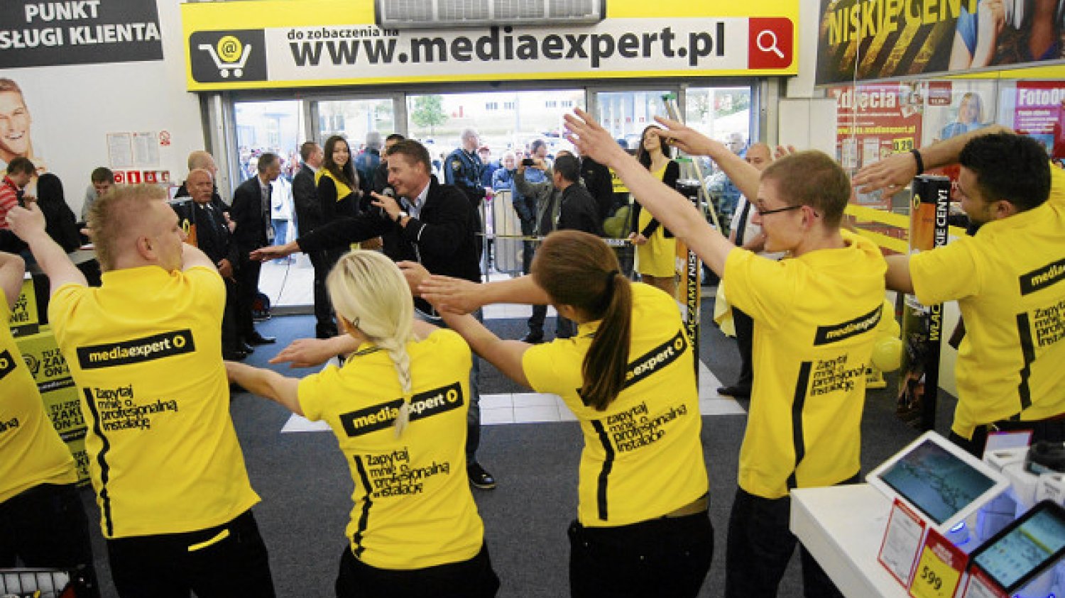 Media Expert inwestuje głównie w mniejszych miastach. Tu akurat tłumy w Zielonej Górze.