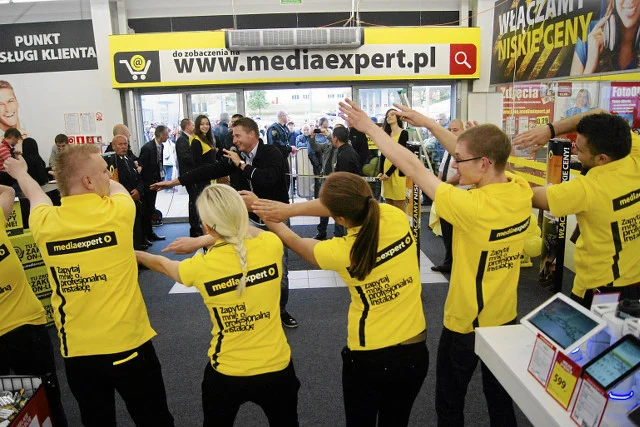 Media Expert inwestuje głównie w mniejszych miastach. Tu akurat tłumy w Zielonej Górze.