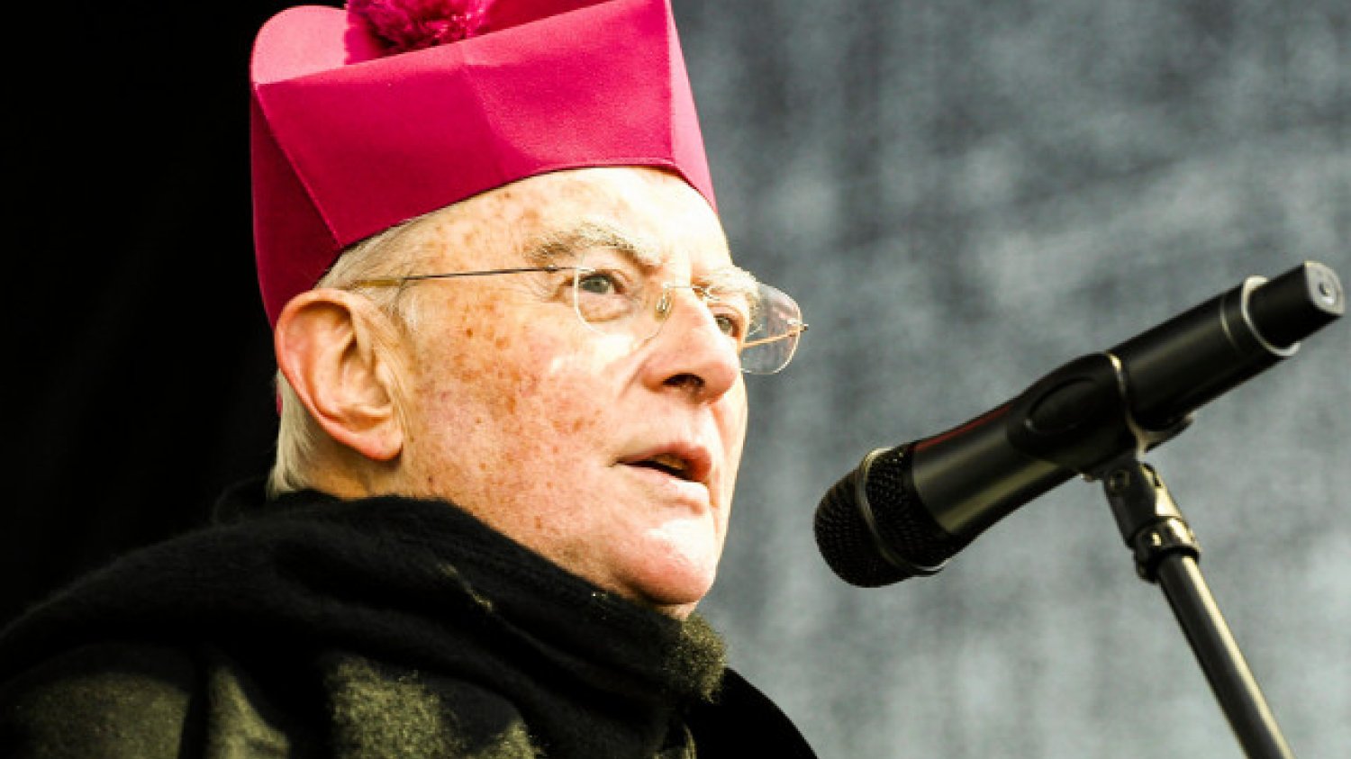 Abp Henryk Hoser powiedział, że katoliccy posłowie, którzy opowiedzą się za in vitro, dokonają "samowyłączenia się z Komunii Kościelnej"