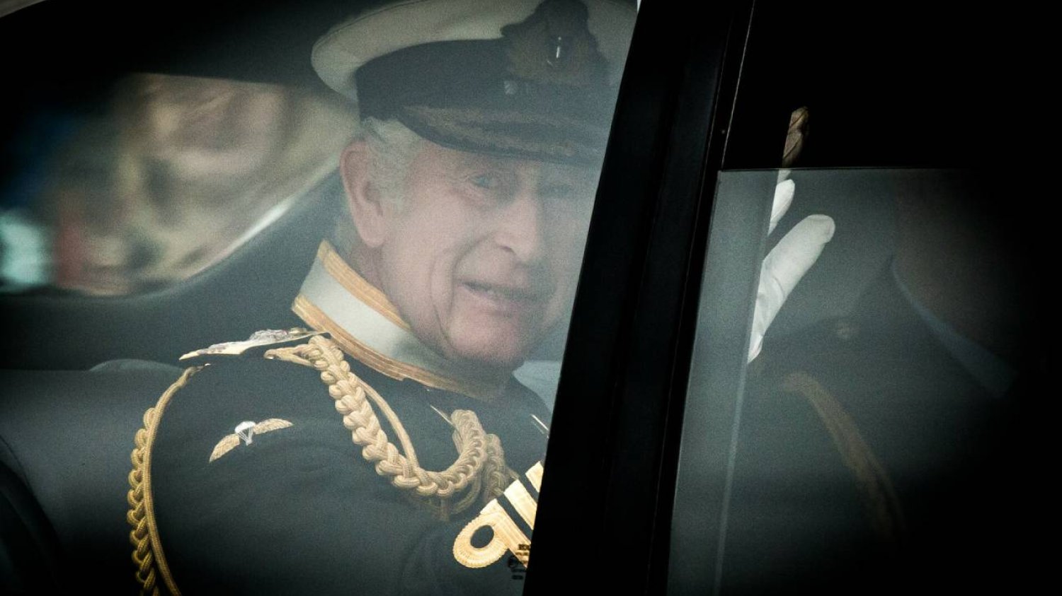Król Karol III zwalnia nie tylko służbę, ale także swoją rodzinę