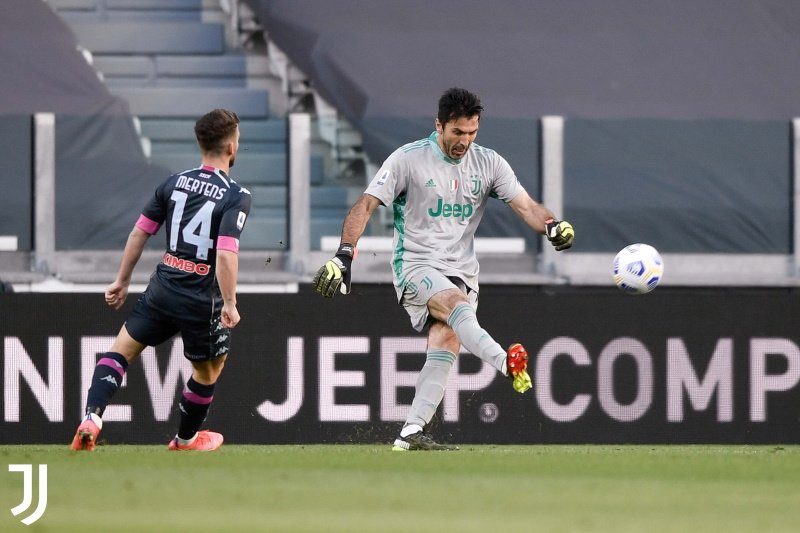 Tym razem w bramce Juventusu zagrał Gigi Buffon, a Wojtek Szczęsny trafił na ławkę