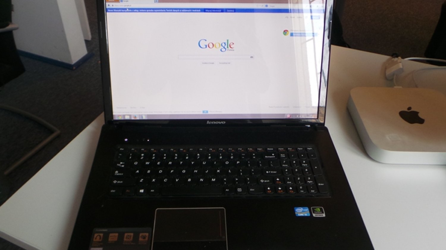Nie zasłaniasz kamerki w laptopie? A powinieneś - możesz być podglądany