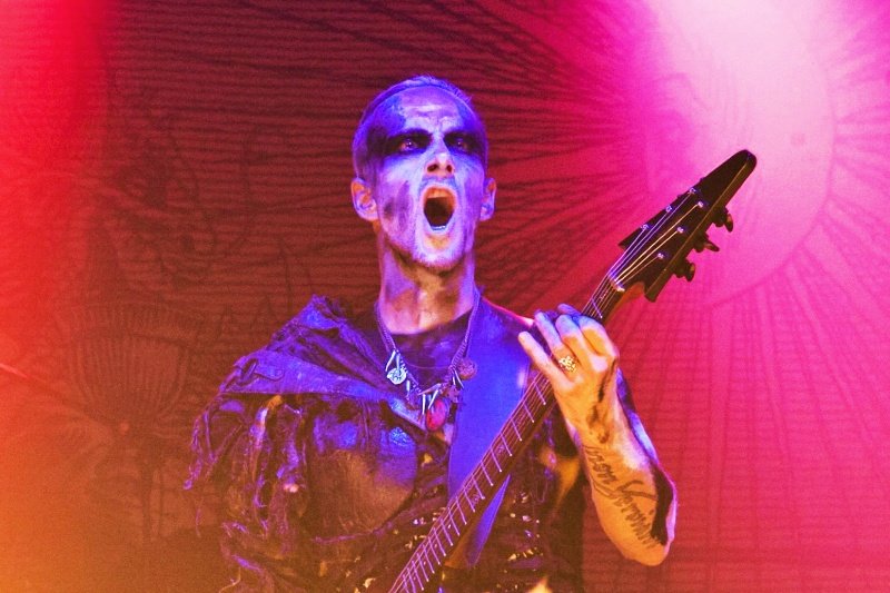 "Nergal" został wyrzucony z grona artystów Seven Festival przez protesty środowisk konserwatywnych.