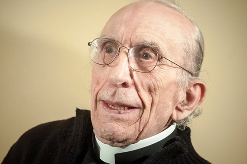 Księża na emeryturze wiodą spokojne życie i mają wiele czasu dla siebie. Uwaga! Zdjęcie jest tylko ilustracją do artykułu.