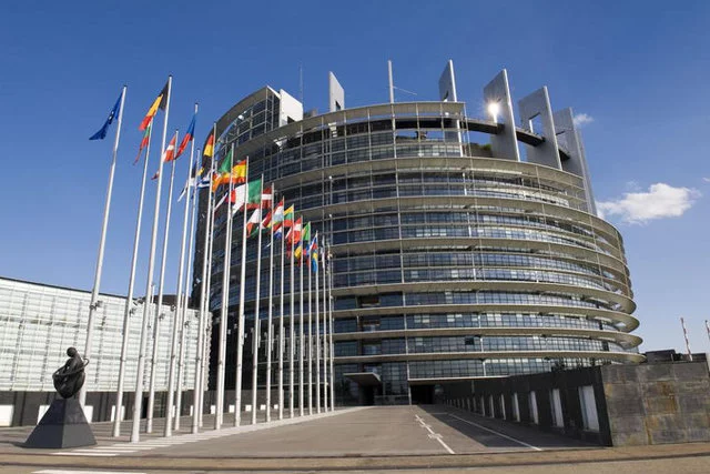 Do Komisji Europejskiej trafił projekty zmiany przepisów. Chodzi o to, żeby Unia nie wspomagała partii zmierzających do demontażu UE.
