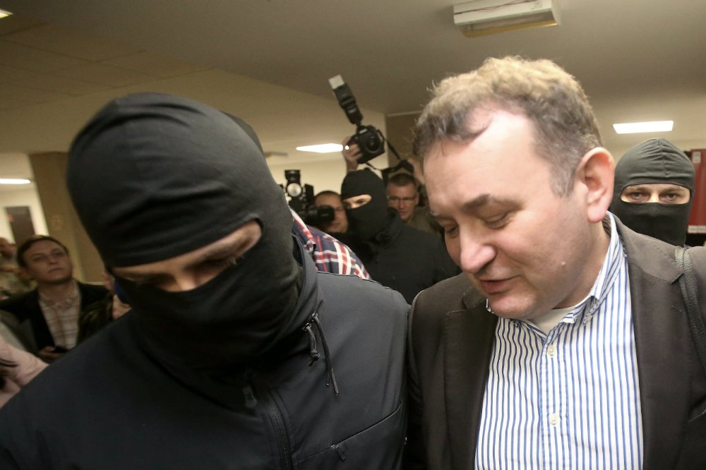 Stanisław Gawłowski otrzymał pomoc od funkcjonariusza więziennego. Pracownik aresztu ma teraz problemy.