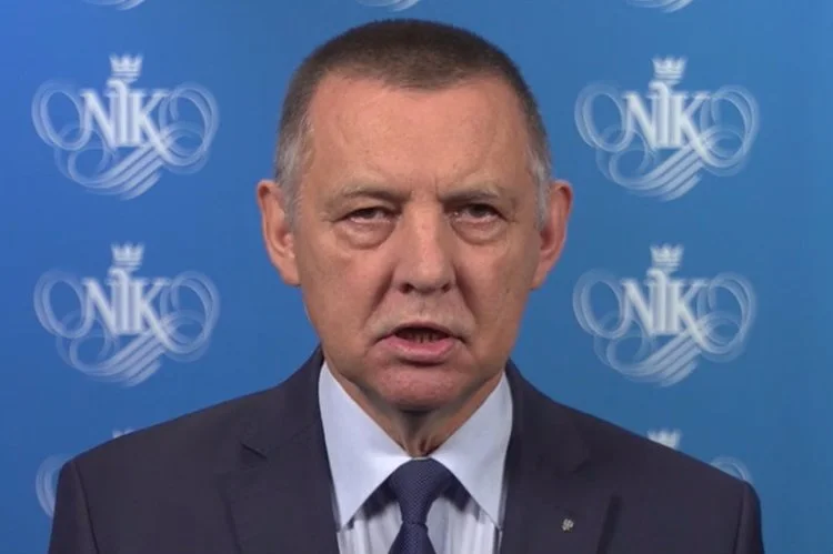 Marian Banaś ma złożyć 15 doniesień do prokuratury ws. patologii w programie "Praca dla więźniów" w Ministerstwie Sprawiedliwości Zbigniewa Ziobry, który pilotował Patryk Jaki.