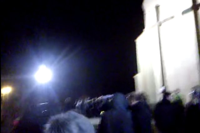 Protest przed kościołem w Gowarczowie