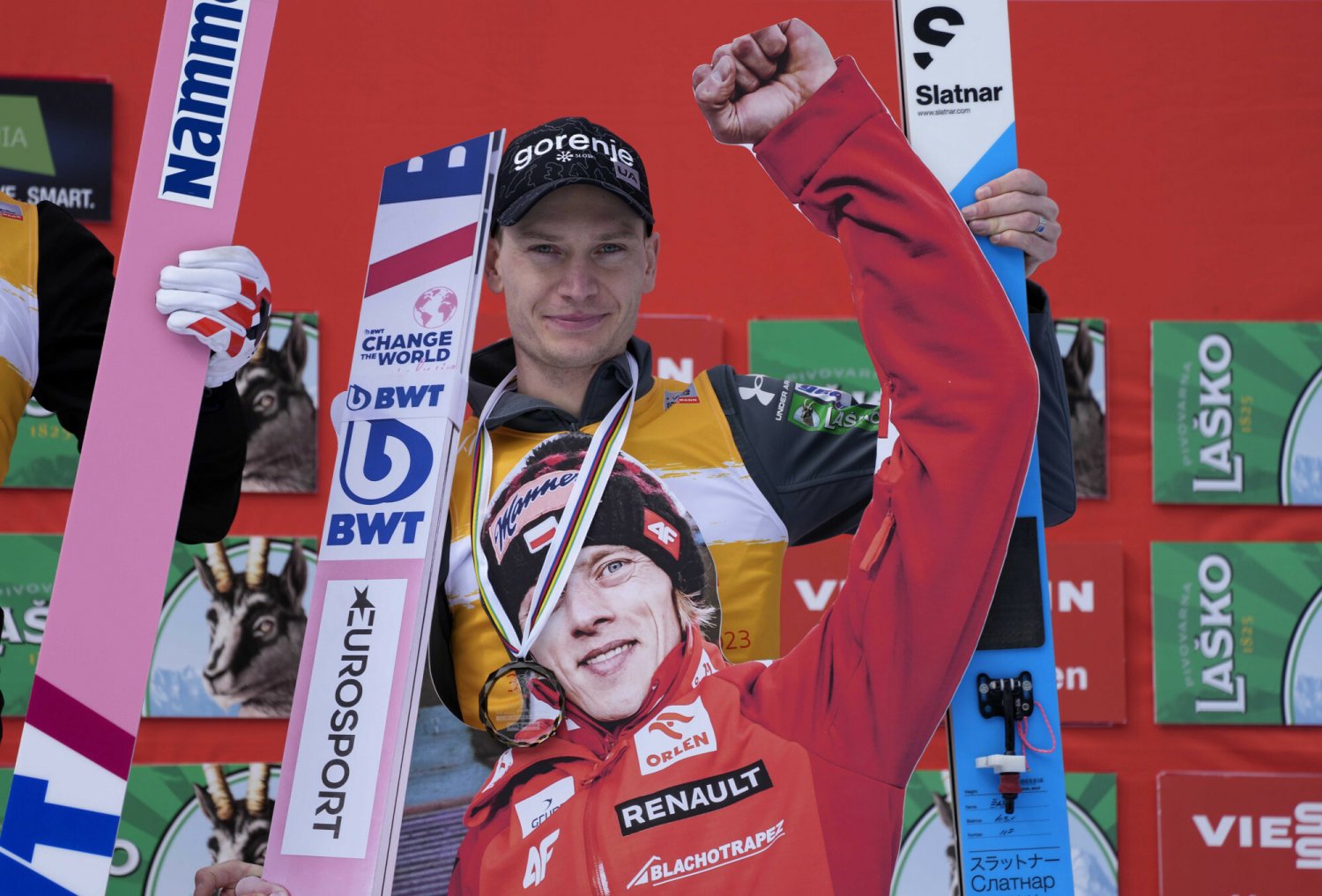 Anże Laniszek uhonorował Dawida Kubackiego.