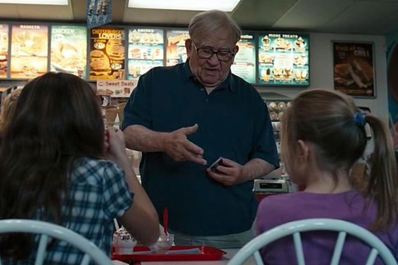 Kadr z filmu HBO "To big to fail", przedstawiający jakimi priorytetami kierował się Warren Buffet w najgorszym dniu kryzysu.