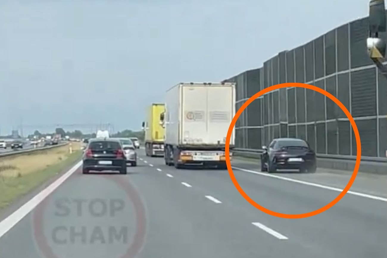 Mercedes pędził po A2. Sprawę bada policja