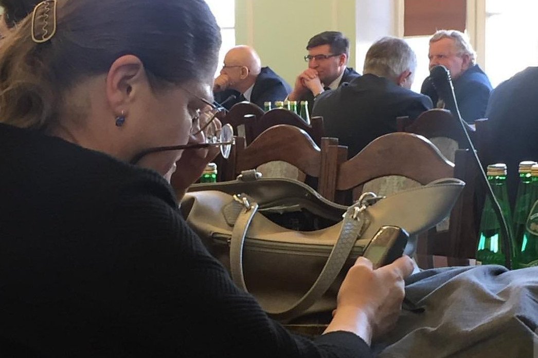 Krystyna Pawłowicz korzysta w Sejmie z Nokii 3310.