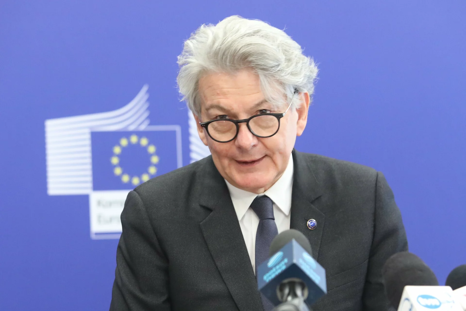 Komisarz UE Thierry Breton przyznaje, że nie widzi szans na to, żeby Polska dostała jeszcze w tym roku pieniądze z Funduszu Odbudowy.