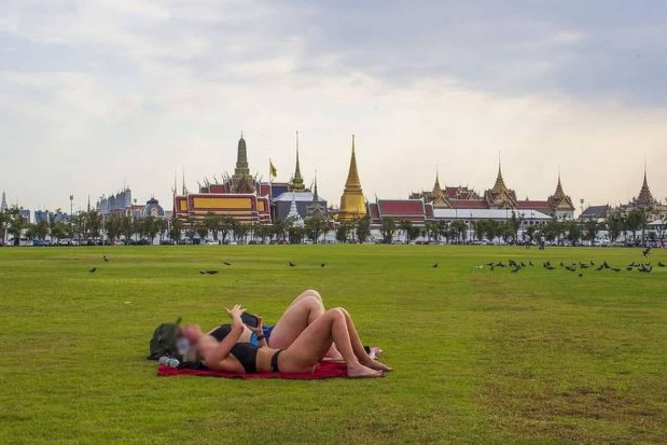 Dwie Polki przyłapano w Tajlandii. Skąpo paradowały po terenie świątyni