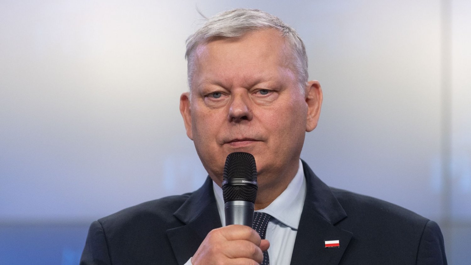 Suski i "zawał" w prokuraturze. Nowe przesłuchanie w Prima Aprilis to idealny komentarz