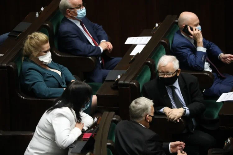 PiS nie chce stracić poparcia antyaborcjonistów. Ustawa aborcyjna. Nowa strategia PiS.