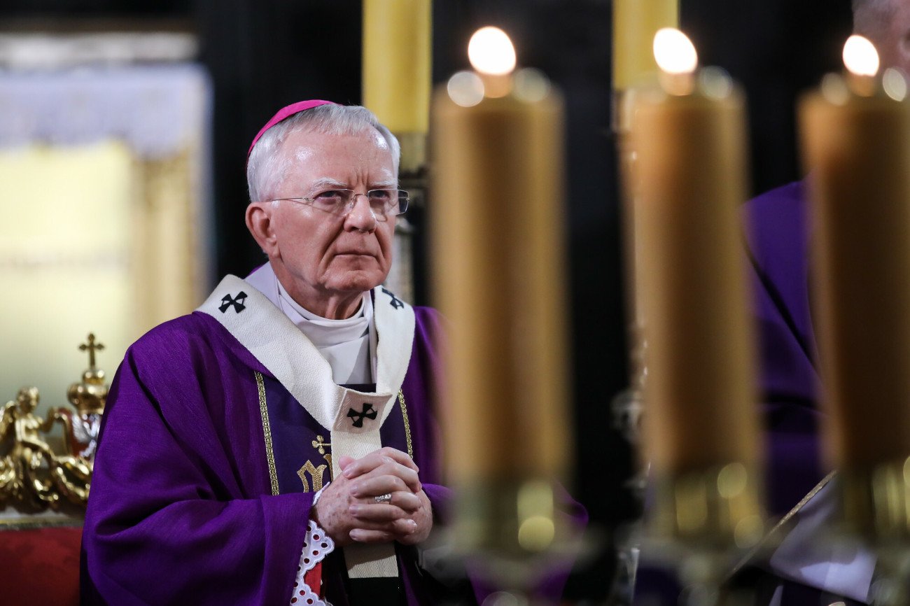 Abp Marek Jędraszewski mówi o możliwych naciskach na katolików.