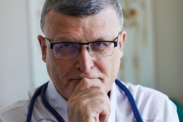 Dr Paweł Grzesiowski podał liczbę osób, które umarły na covid mimo iż były zaszczepione.