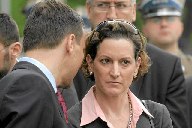 Radosław Sikorski (stoi bokiem) i Anne Applebaum uważają, że Warszawa nie potrzebuje pomnika Stalina, jakim jest Pałac Kultury i Nauki