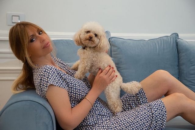 Pudel Alessandry Mussolini nazwany Sophia na cześć ciotki Sophii Loren