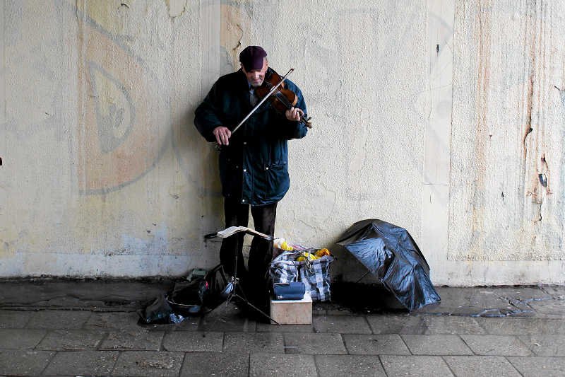 Skrzypek uliczny w Katowicach.