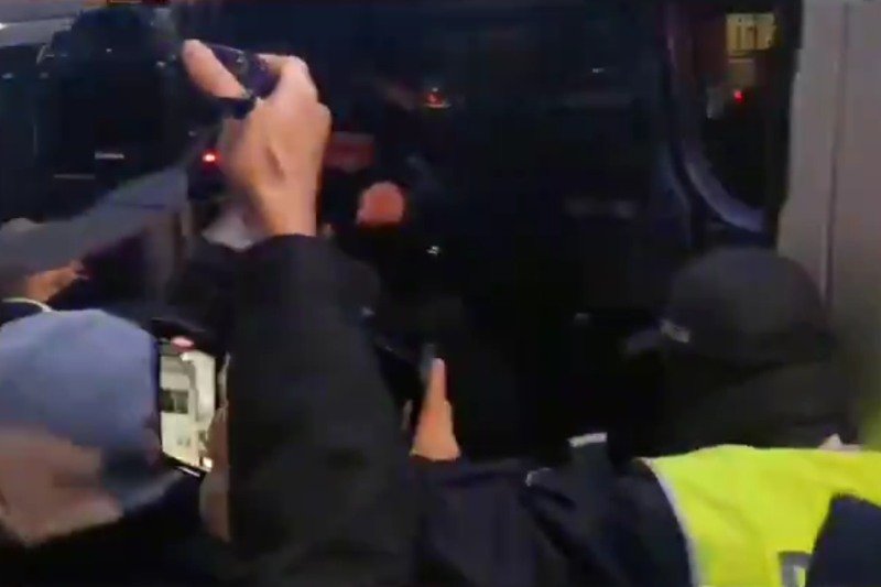 Fotoreporterka Agata Grzybowska została wywieziona przez policję w nieznanym kierunku podczas protestu przed MEN.