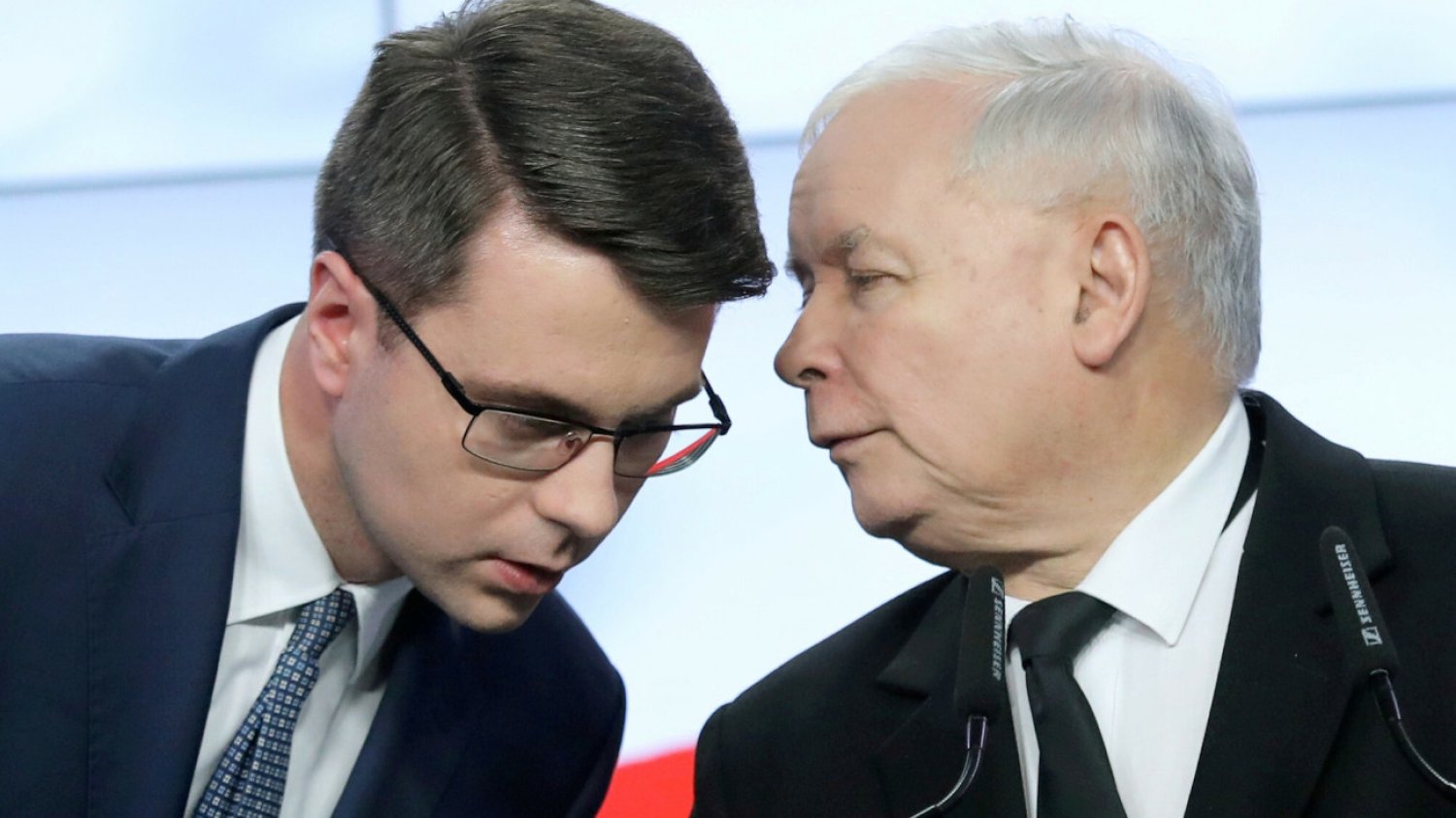 Wewnętrze sondaże PiS mówią o wygranej. Mueller mówi o większości sejmowej