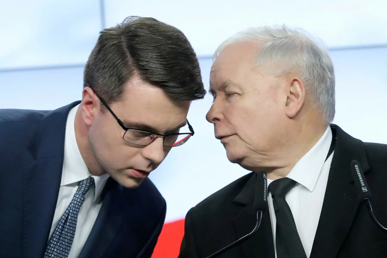 Wewnętrze sondaże PiS mówią o wygranej. Mueller mówi o większości sejmowej