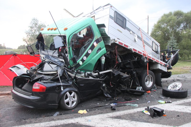 Amerykanin miał wypadek pod Płońskiem. Dziękuje polskim policjantom za pomoc.