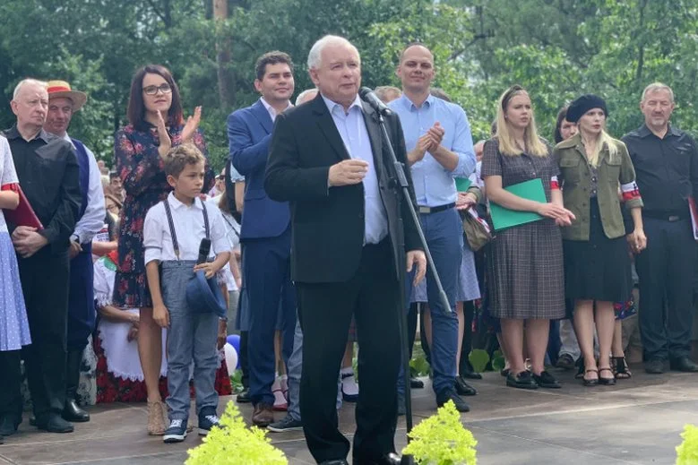 Zdaniem OMZRiK Jarosław Kaczyński podczas wystąpienia w Stalowej Woli znieważał i groził osobom LGBT.
