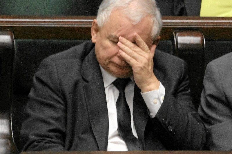 Tym razem PiS przegrało w sondażu z PO