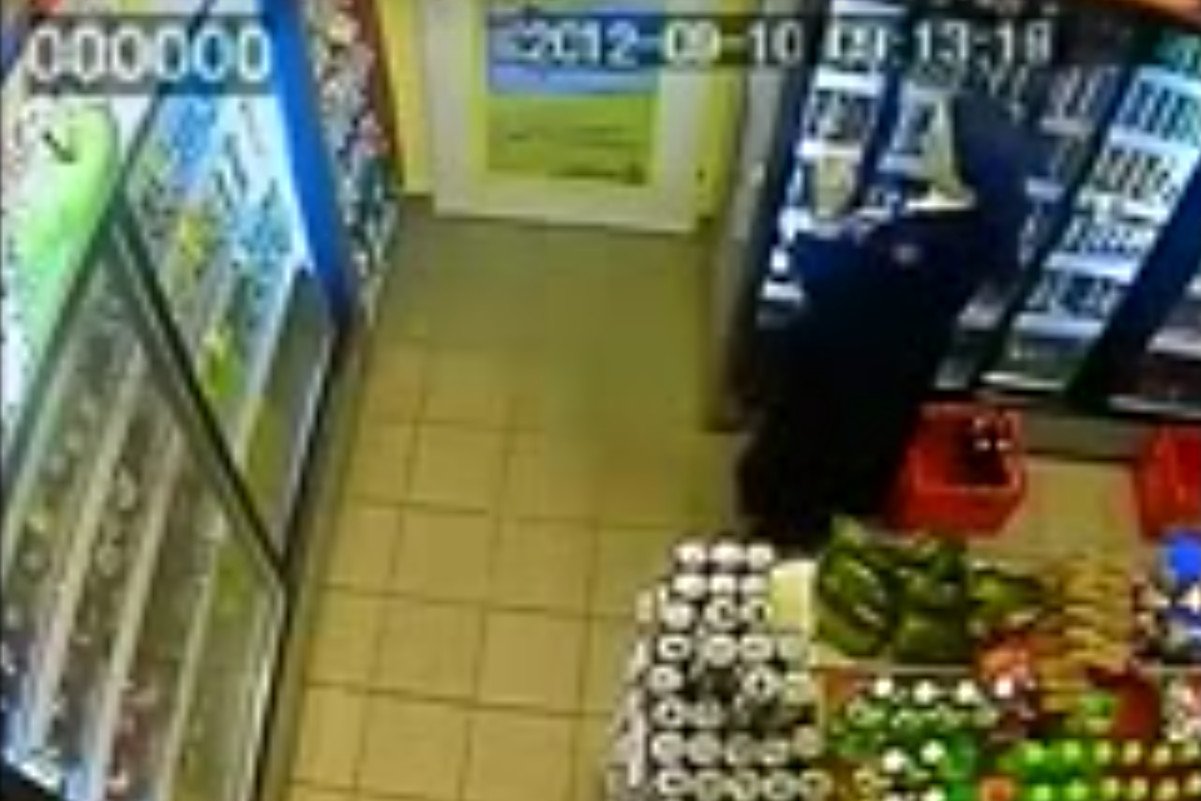 Zuchwała kradzież została nagrana.